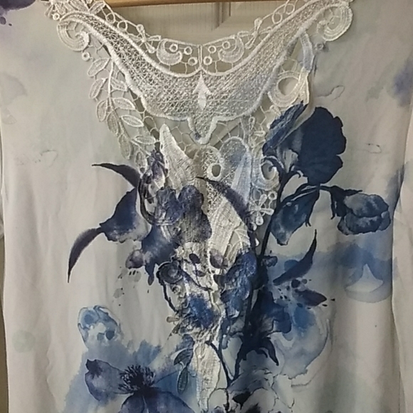Pretty Woman blouse with lace back - Picture 3 of 4